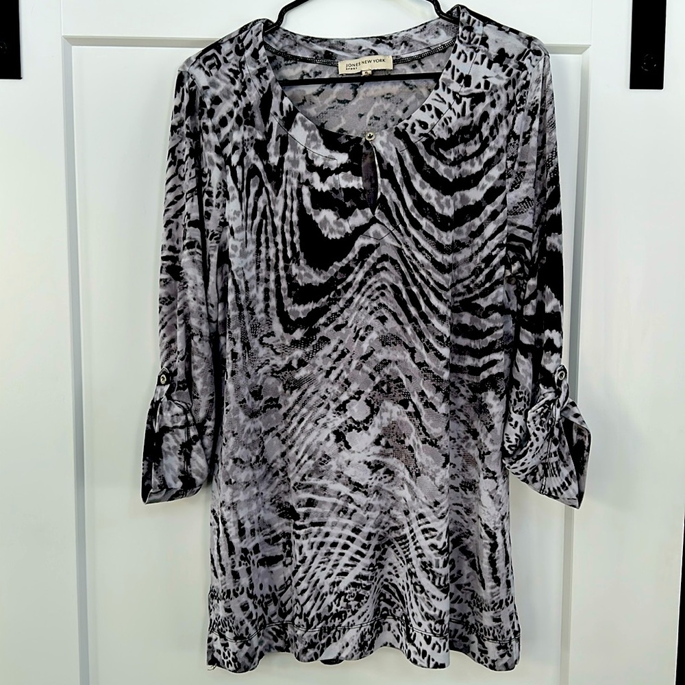 Jones, New York tunic top size XL black, and gray animal print 3/4 length sleeve